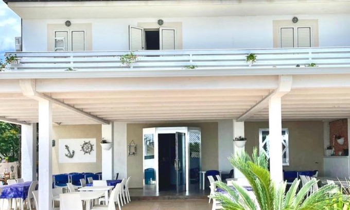 Siderno Marina Bed & Breakfast | Relax at Petit Gourmet: Pet-Friendly with Ocean Views