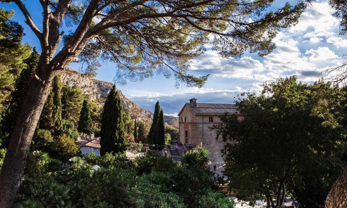 Alcudia Hotel | Family-Friendly Petit Hotel Hostatgeria La Victoria