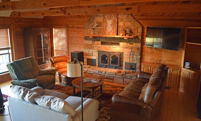 Morrilton House | Discover Petit Jean Cliffhouse: Family-Friendly Retreat