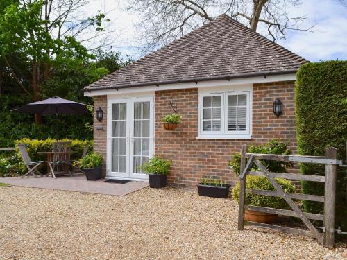 Cuckfield House | Kid-Friendly Retreat at Petit Knowle with 9.2/10 Rating