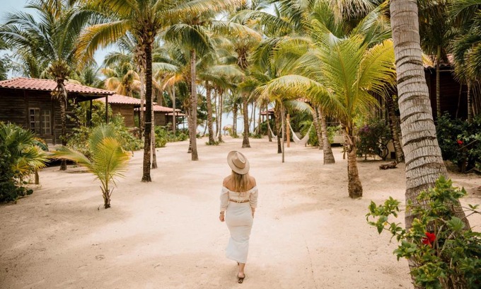 Villa Juarez Hotel | Relaxing Petit Lafitte Beach Front Hotel with Pool & Spa