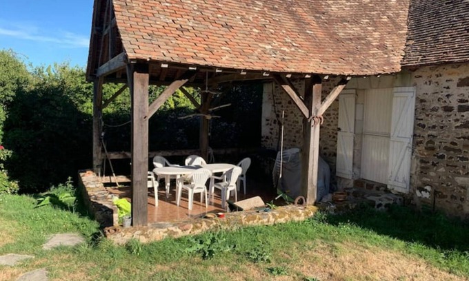 Coulonge House | Pet-Friendly Petit Moulin Renaissance by the Water - 10/10!