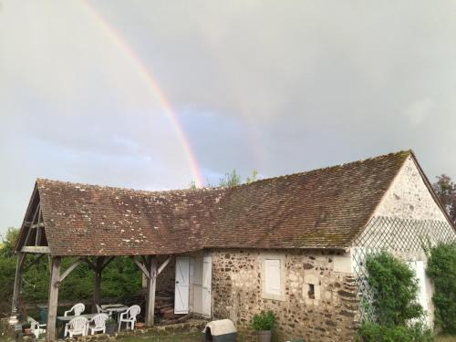 Coulonge House | Cozy Petit Moulin Renaissance: Pet-Friendly Retreat