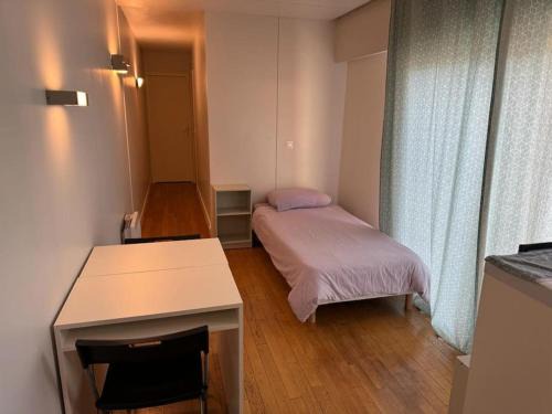 Coubron Apartment | Cozy Petit Pied-à-Terre with Pool and Kitchen Access