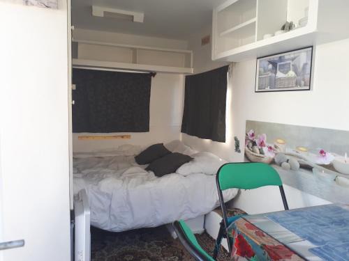 Saint-Corneille Other | Cozy Petite Caravane for Two with Pool & Hot Tub Access