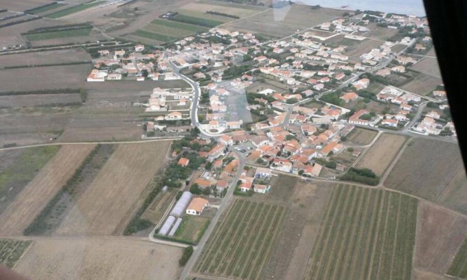 Saint-Denis-d'Oleron House | Cozy Petite Maison Jardin on Nord Ile Oleron for Families