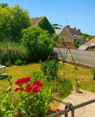 Mosnes House | Charming Petite Maison for Loire à Vélo and Compostelle Stays