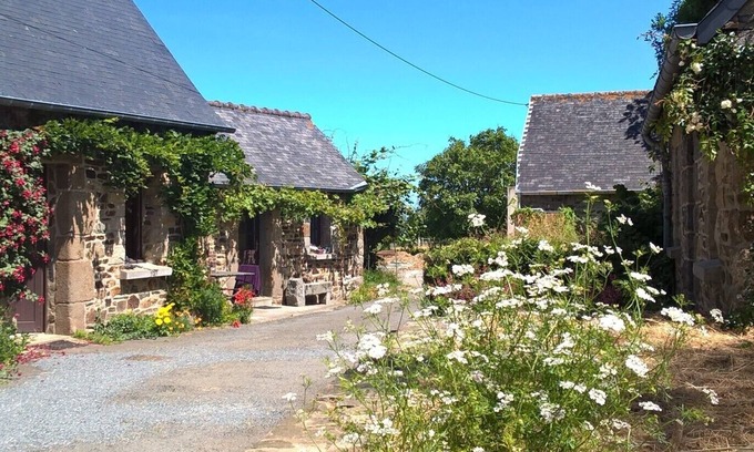 Plerin House | Cozy Maison Bretonne Near Beautiful Rosaires Beach