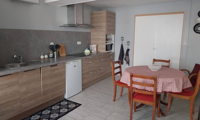 Ligny-le-Chatel House | Charming Petite Maison Dans le Chablisien - 10/10 Stay!