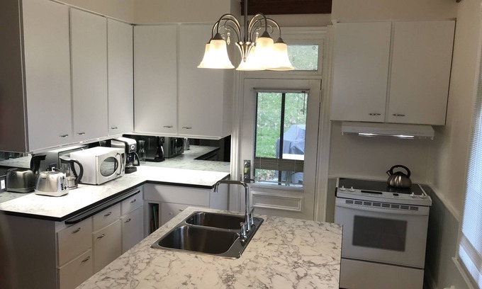 Chateau-Richer Cottage | Charming Petite Maison dans la Prairie: Pet-Friendly Retreat