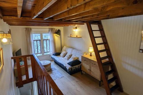 Campan House | Cozy Mountain Escape - Pet and Child Friendly Retreat