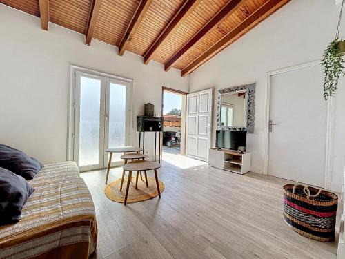 Isolella House | Family-Friendly Retreat Near the Sea - Les Frères de la Loc'