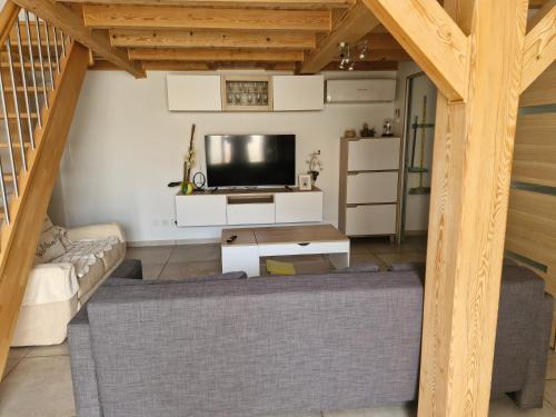 Morieres-les-Avignon Apartment | Charming Getaway: Petite Maison with Pool Near Avignon