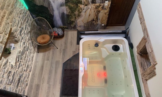 Savigny-sous-Malain House | Relaxing Retreat with Private Hot Tub and Bikes Included