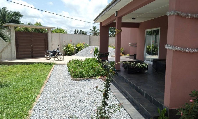 Ouidah House | Cozy Independent Retreat for Families in Ouidah