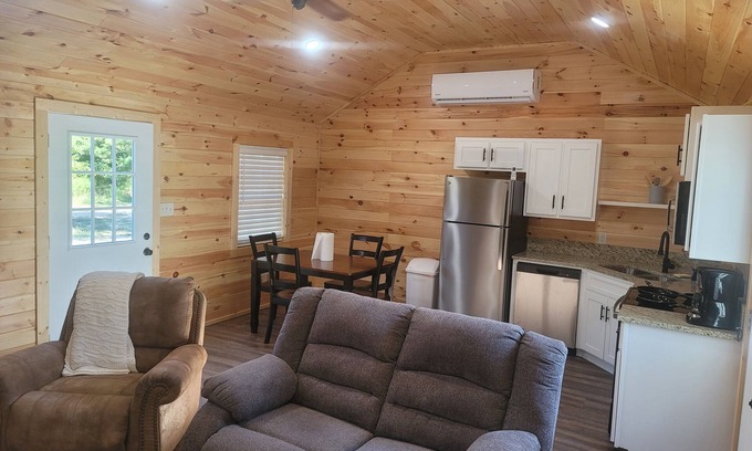 Genoa Cabin | Secluded Petite Piney Paradise in Texarkana, AR - 10/10 Rated