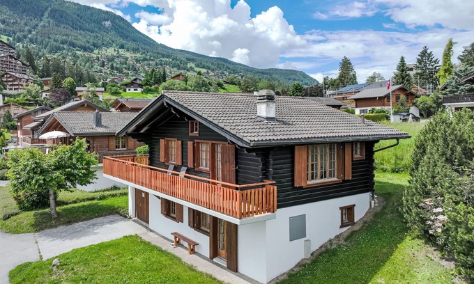 Saint-Pierre-de-Clages House | Pet-Friendly Retreat at Petite Plaisance with Lake Views