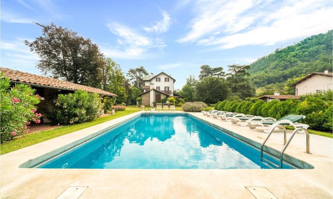 Torreglia House | Discover Petrarca 1: Family-Friendly Retreat with Pool