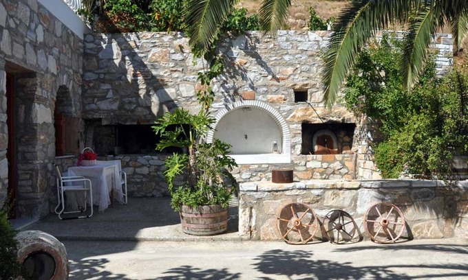 Taxiarchis House | Guest Rated 10/10 at Petrino: Family-Friendly Retreat