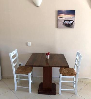 Paliki Apartment | Welcoming Petros Rooms in Sofia Livadi for Families