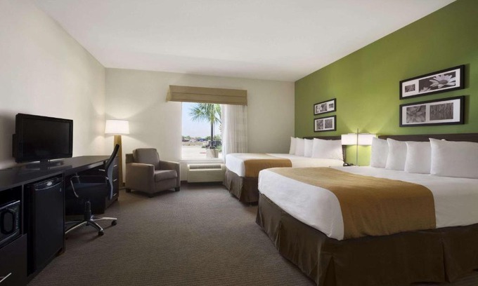 Cotulla Hotel | Discover PetroStay Inn & Suites Cotulla: Pet-Friendly Bliss