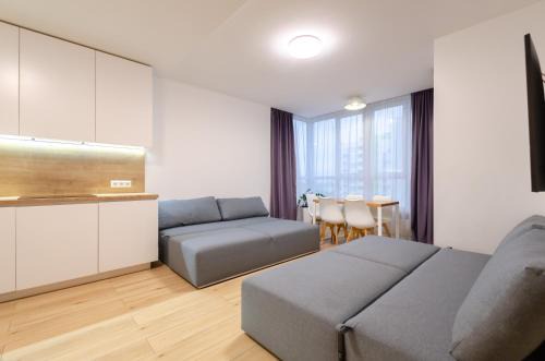 Svyatoshyns'kyi District Apartment | Cozy 4-Star Nivki-Park Apartment with Hot Tub & Breakfast