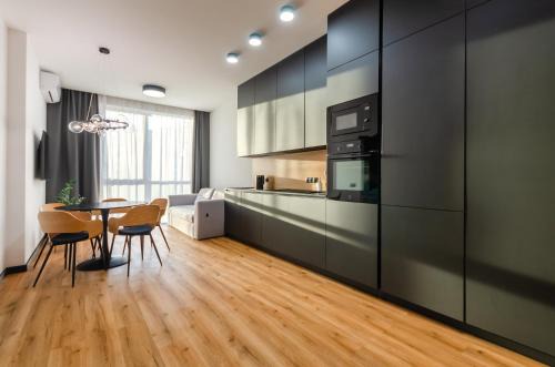 Afanasivsʹkyy Yar Apartment | Petrovdom Apartments 6-107 in RC Yaroslaviv Grad, Bulvarno-Kudriavska 17b