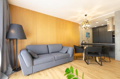 Solomjanskyj Apartment | Cozy Black and White Apartment with Hot Tub & Child Friendly
