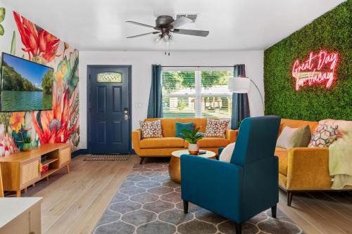 Crystal River House | Pet-Friendly Retreat with Heated Pool Near 3 Sisters Spring