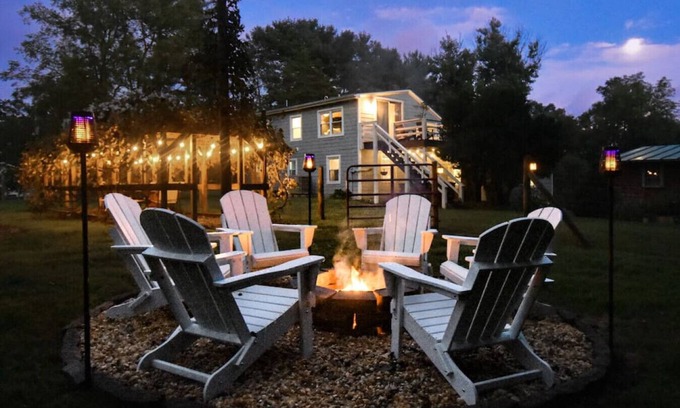 Boyce Cottage | Pet-Friendly Retreat with Hot Tub, Fire Pit & Fast Wi-Fi