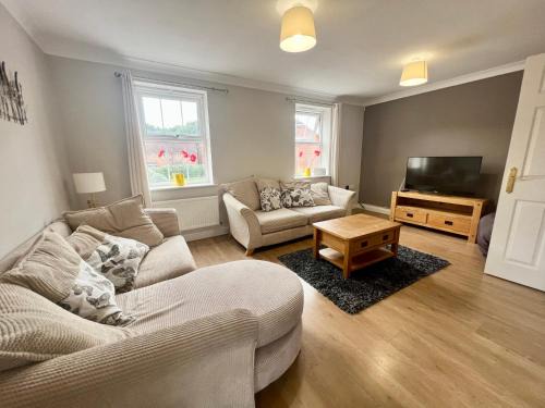 Hook House | Family-Friendly 5-Bedroom Pex Residence in Hook