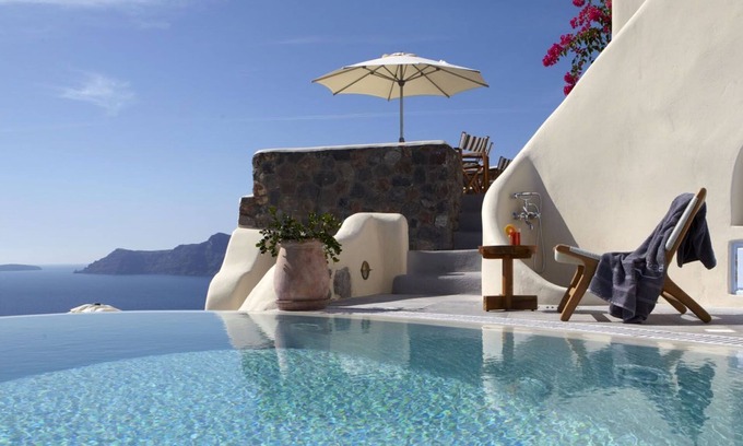 Oia Hotel | Experience Pezoules of Oia: Top-Rated with Pool & Spa