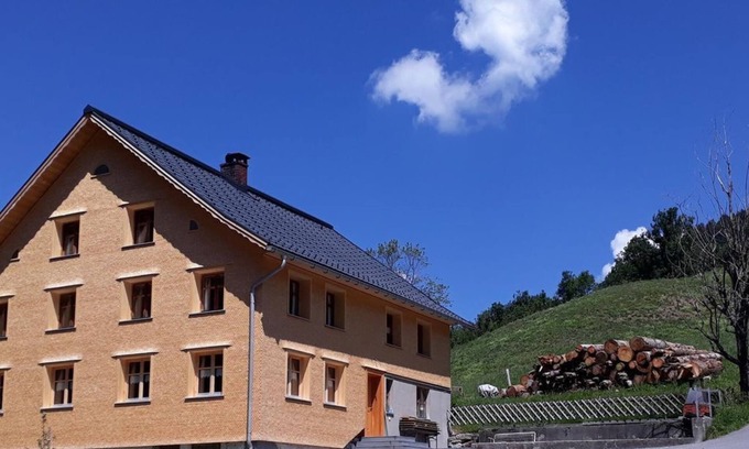 Marul House | Discover Pfefferhütte: Family-Friendly Getaway with Kitchen