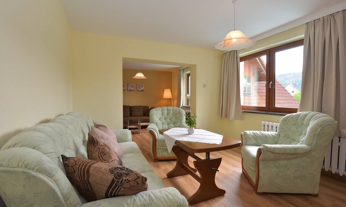 Schleid Apartment | Cozy "Pferde Glück" Retreat with Family-Friendly Amenities