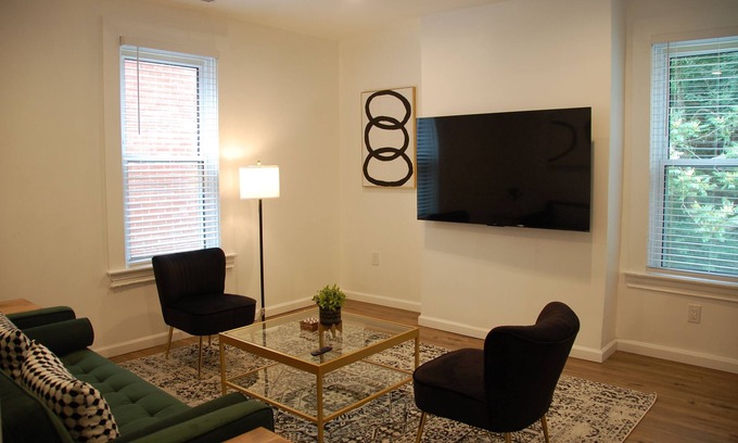 East Liberty Apartment | Family-Friendly PGH Delight with Ocean View & Free Parking