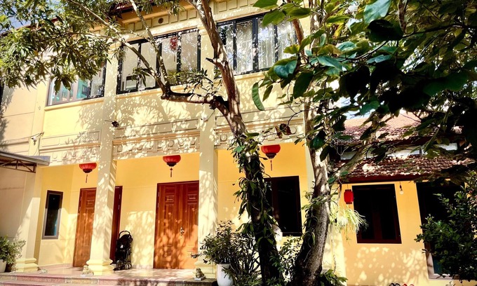 Dong Anh House | Cozy Queen Bed Room with Balcony and Breakfast Included