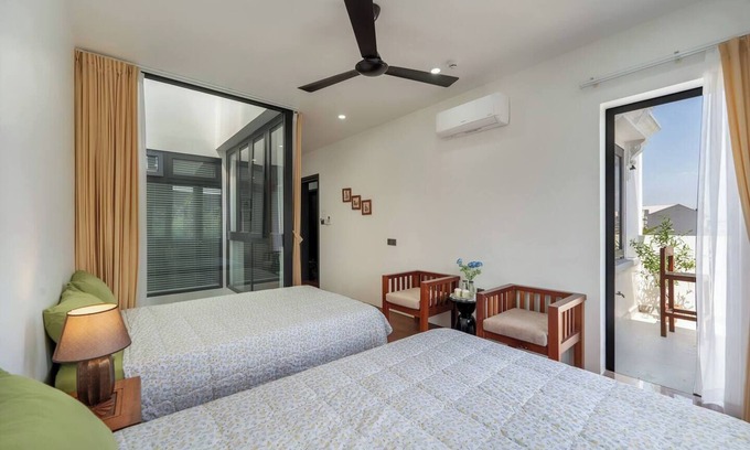 Hue Villa | Phòng gia đình có hồ bơi và ban công