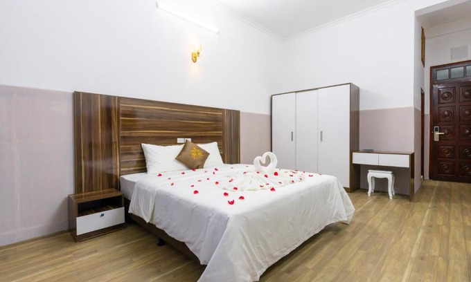 Lang Son Bed & Breakfast | Convenient PHÚ QUÝ HOTEL near ĐÔNG KINH MARKET