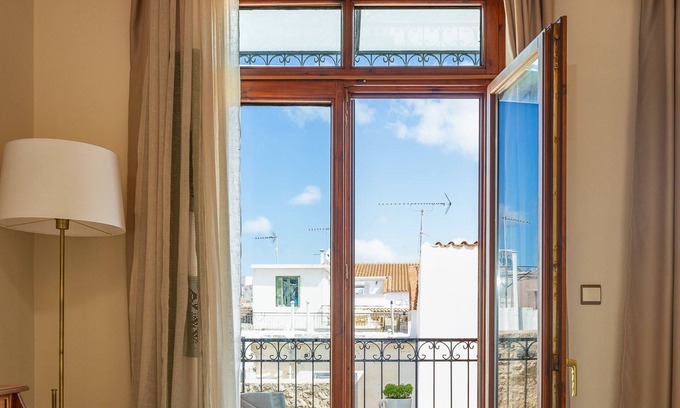 Rethymno House | Discover Phaedra Suites: Guest Rated 10/10 with Pool & Breakfast