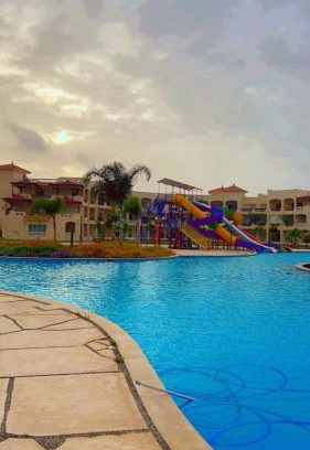 Al-Burulus Apartment | Relax at Pharma Beach Resort: Family-Friendly Getaway