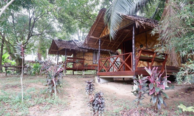 Ranong Hotel | Budget-Friendly Phayam Garden View with Family Amenities
