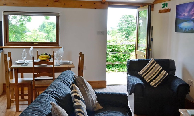 Welton Cottage | Comfortable 2-Bedroom Stay in Dalston with Kitchen Amenities