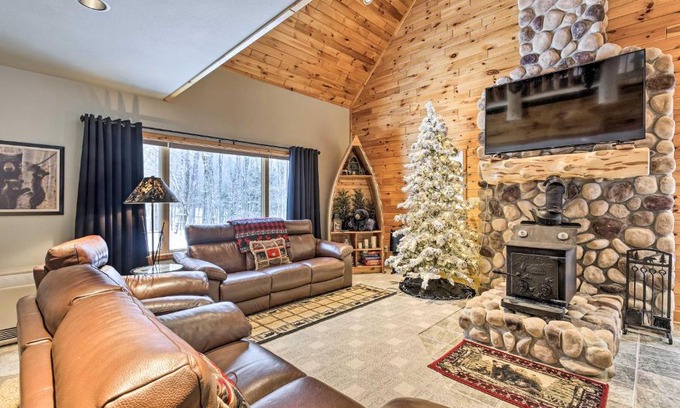 Phelps House | Pet-Friendly Phelps Cabin on 26 Acres with Fire Pit