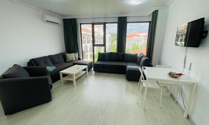 Sveti Vlas Apartment | Ocean View Phenix Studio - Rated 10/10 by Guests!