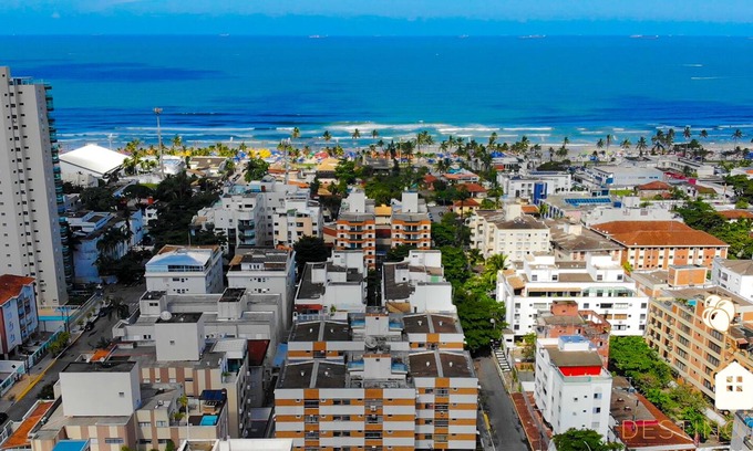 Jardim Sao Miguel Apartment | Cozy Oceanfront Apartment 4 Min from Praia Enseada
