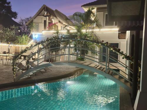 Huai Yai Villa | Relax at Pheonix Golf Pool Resort Villa with Family & Pets