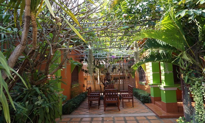 Pakse Hotel | Cozy Phetphaylin Hotel: Family-Friendly with Delicious Breakfast