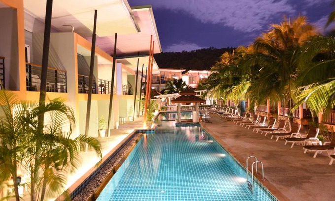 Ko Phi Phi Resort | Beachfront Escape at Phi Phi Anita Resort with Pool & Dining