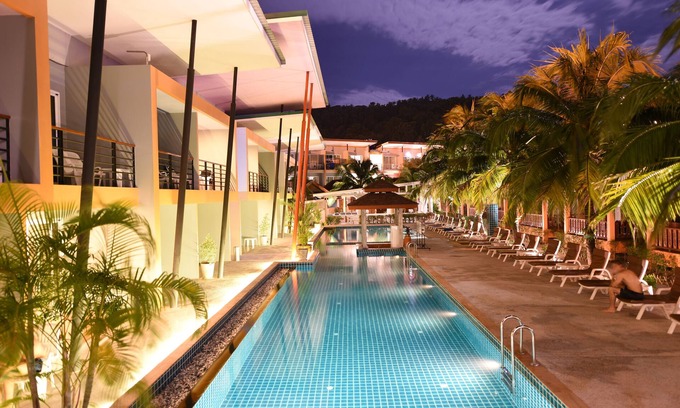 Ko Phi Phi Resort | Relax at Phi Phi Anita Resort: Pool, Dining & Family Friendly