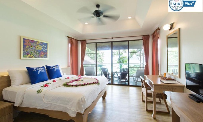 Ko Phi Phi Resort | Family-Friendly Phi Phi Bayview Premier Resort with Pool